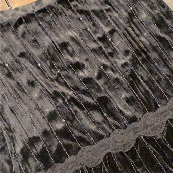 Black skirt with scattered sequins - Picture 2 of 5